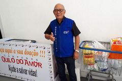 Idoso se entrega a Jesus após ler ‘Pão Diário’ todas as manhãs: "Foi abrindo meus olhos"