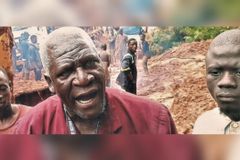 Missionários caminham 7 horas na selva para levar o Evangelho a tribos isoladas na Libéria