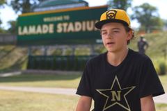 Cego de um olho, menino de 12 anos é destaque no beisebol: "Deus tem um plano"