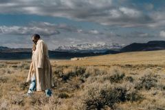 Kanye West prega arrependimento: 'Viver em pecado custa mais'