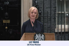 Primeira-ministra britânica diz estar disposta a transferir embaixada para Jerusalém