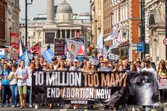 Mais de 7.000 pessoas marcham pela vida em Londres