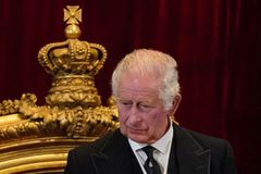 Charles III diz que ora para ser guiado pelo Deus Todo-Poderoso