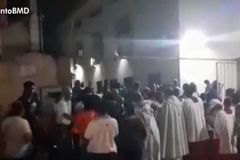 Após encontro nas ruas, evangélicos e católicos se abraçam durante ato pela paz | Notícias Gospel