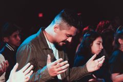 Estados Unidos pode deixar de ter maioria cristã em 2070, diz estudo