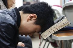 Cristãos se reúnem de madrugada todos os dias para orar, na Coreia do Sul