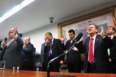 Assembleianos querem eleger um deputado federal por estado