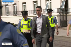 Professor cristão que se negou a chamar aluno trans de ‘ele’ está preso há 2 semanas