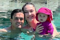 David Miranda Neto é afastado após foto com a esposa na piscina