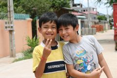 Menino que sobreviveu ileso a espancamento diz que viu um homem o protegendo: "Era Jesus"