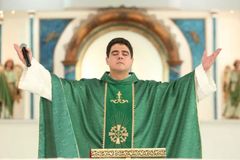 Padre Robson é investigado por desvio milionário de doações de fiéis | Notícias Gospel