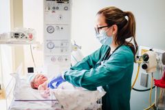 Aliança Evangélica condena barriga de aluguel: "Explora e mercantiliza as mulheres"