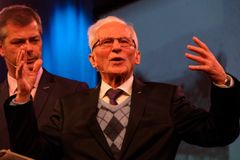 Morre o contrabandista de Deus, fundador da Portas Abertas