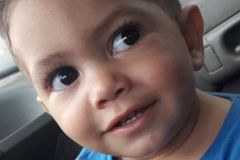 "Foi muita oração", diz pai após bebê se recuperar de tiro na cabeça