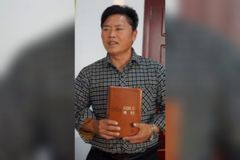 Após cair de bicicleta e encontrar Bíblia, jovem chinês aceita Jesus e se torna pregador