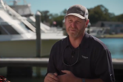 Capitão de barco à deriva diz que foi impedido por Deus de se suicidar: "Ele é real"