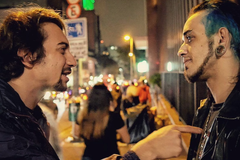 Jovem é evangelizado na Rua Augusta em SP e é alcançado pelo Evangelho: "Jesus me ama"