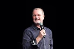 Conheça Tom Jones, conferencista internacional que estará na "Voz dos Apóstolos"