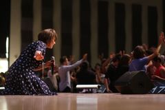 Kim Maas sobre avivamento nos dias atuais: "Deus irá expor o que roubou nossa identidade"