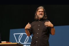 Carlito Paes sobre apóstolos e profetas: "Não dá para tirá-los das Escrituras"