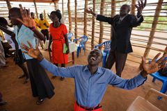 Esfaqueados por muçulmanos, cristãos relatam momento de terror
