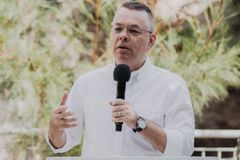 Perseguição 'sombria' a cristãos é iminente, diz pastor Brunson