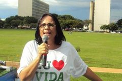 Damares apela para que cristãos não se omitam: "Dias decisivos"