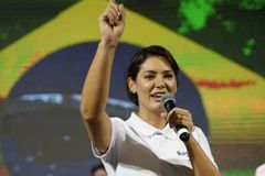 Michelle pede orações pelos jovens que são "massa de manobra"