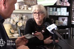 Confeiteira cristã que se recusou a fazer bolo para casamento gay vence na Justiça