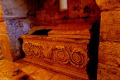 Arqueólogos encontram túmulo de São Nicolau, bispo que inspirou a lenda do Papai Noel