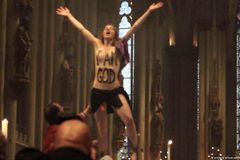 Tribunal classifica simulação de aborto em igreja como "liberdade"