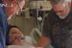 Marido lamenta ver esposa à beira da morte até ouvir a Deus: "Ela viverá"