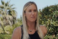 "Deus pegou algo difícil e o transformou em algo bonito", diz surfista que perdeu o braço