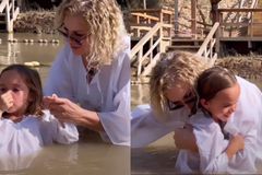 Batismo de menina de 6 anos no Rio Jordão viraliza: "É muito emocionante"