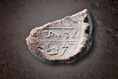 Arqueólogos acreditam ter encontrado 'selo' do profeta Isaías, em Jerusalém