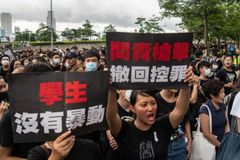 Hong Kong: 2 milhões cantam hino em protesto contra governo comunista