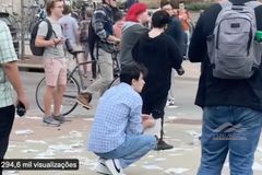 Progressistas rasgam Bíblia de estudante cristão durante protesto