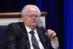 Pastor John Hagee credita a Jesus sua cura da Covid-19