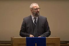 Culto ao ar livre fez pastor ser preso: ‘Não tema homens', disse ele