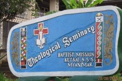 Seminário batista é bombardeado pelo exército e deixa feridos em Mianmar