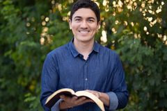 "Nada foge do controle e da permissão de Deus", diz pastor sobre a política no Brasil