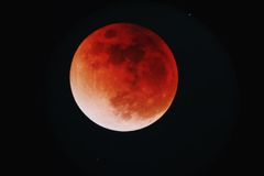 Maior eclipse lunar do século terá Lua de Sangue visível para diversos países