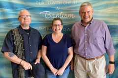 Mulher judia aceita Jesus e é batizada após ver cultos online durante quarentena