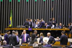 Câmara dos Deputados torna pedofilia crime hediondo no Brasil