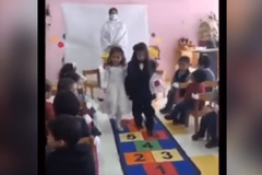 Escola no Chile simula casamento gay entre crianças