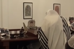 Judeus do Bahrein adoram em público pela 1ª vez em mais de 70 anos