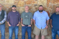 Igreja paga despesas de famílias com dinheiro dos dízimos e ofertas