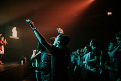 Mais de 7 mil jovens aceitam a Jesus Cristo através de ministério