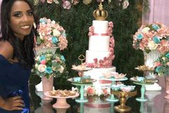 Moradora de favela ganha festa de 15 anos com ajuda de missionária