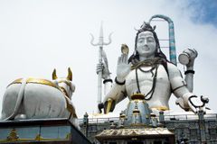 Hindus invadem culto e espancam cristãos na Índia